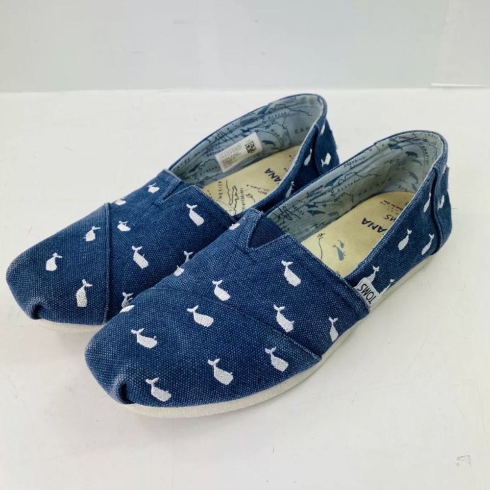Toms Ocean navy blue with embroidered whales Women Size 7.5 flat